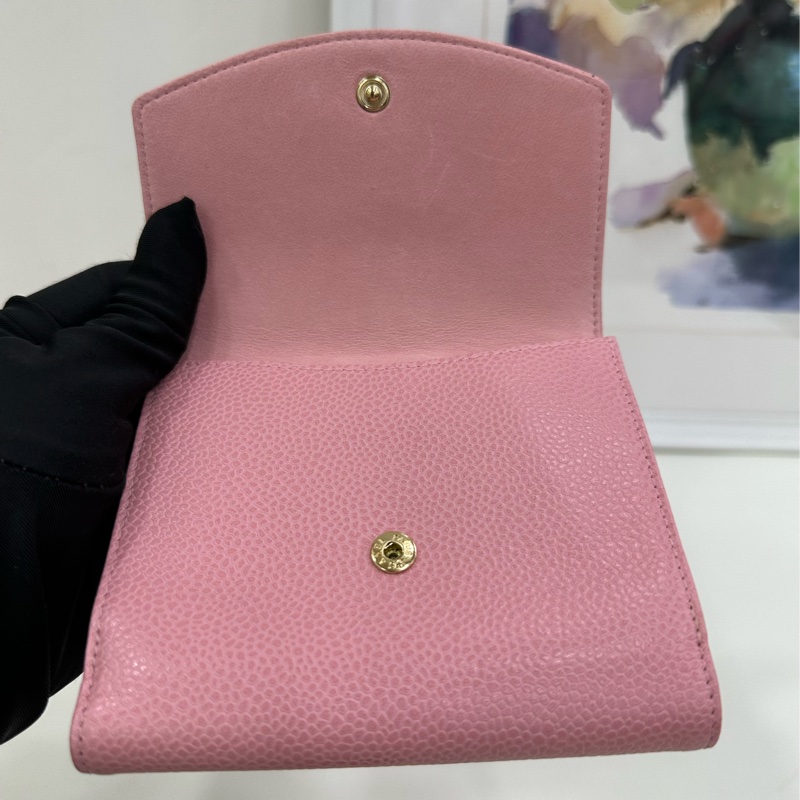 Chanel 香奈兒 櫻花粉魚子醬荔枝紋小皮夾 8開有卡 可以自己加個小鍊子當小包被背很棒哦 整體成色不錯 無明顯瑕疵-6