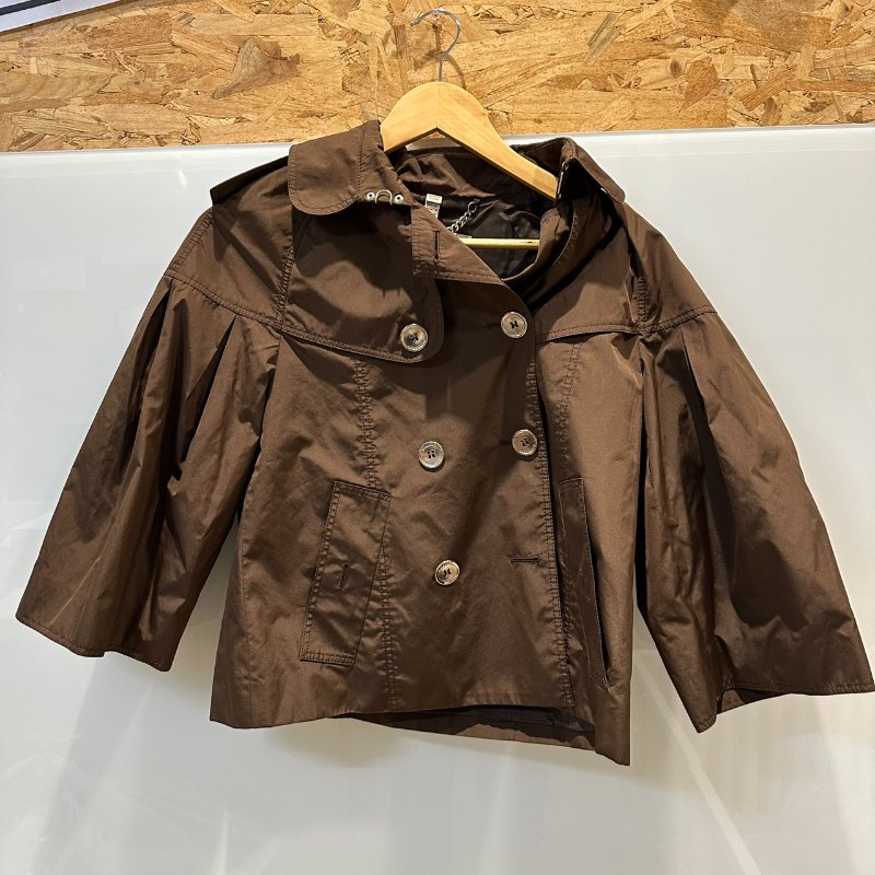 【美收精品】BURBERRY 咖啡色短版外套 4-110【隔月月中將轉賣至日本 上架期限30天】-0