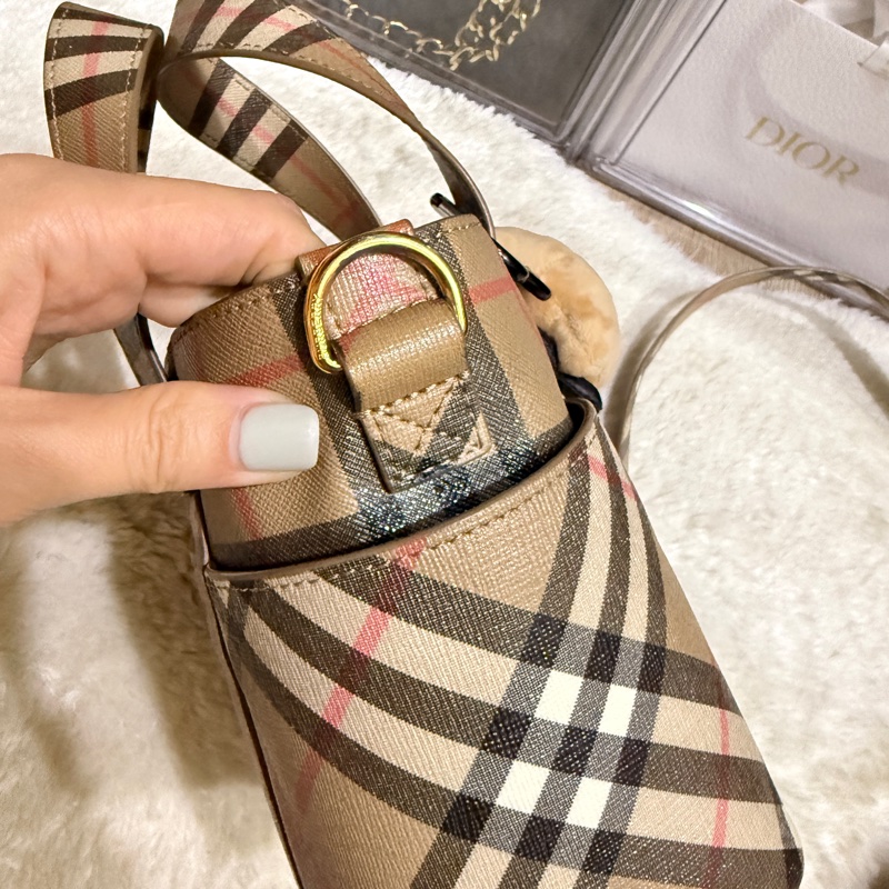 防刮防水皮革 Burberry托特斜背包 長夾可放 好用好揹-22