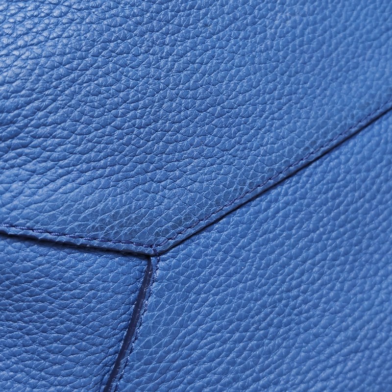 Burberry 牛皮純色字母 Logo 手提包-10
