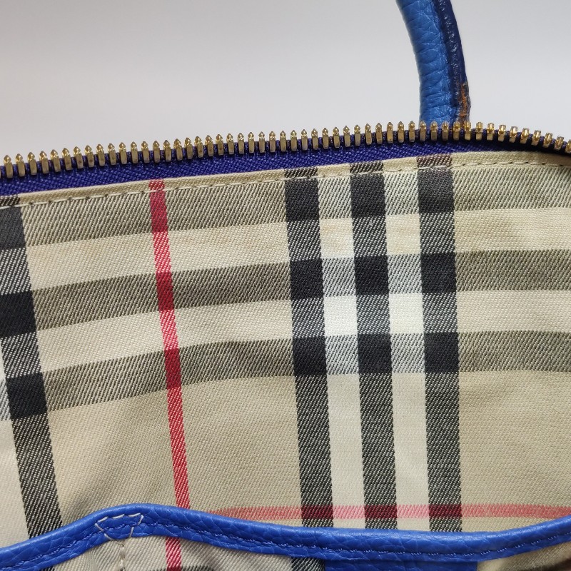 Burberry 牛皮純色字母 Logo 手提包-17