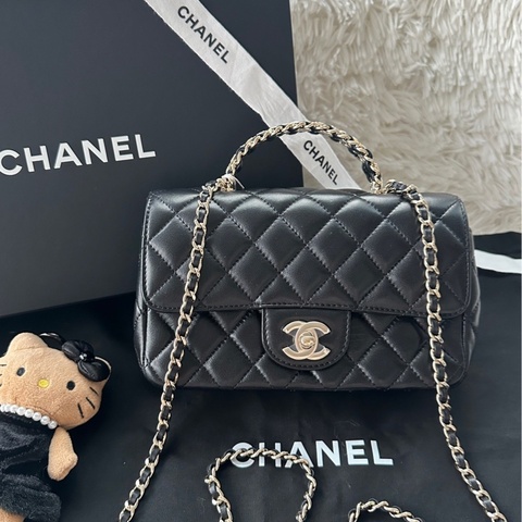 【 配件：防塵袋 💕】Chanel 23A cf mini handle 黑金 黑色 金扣 水鑽 手柄 羊皮 手提 單肩 斜挎