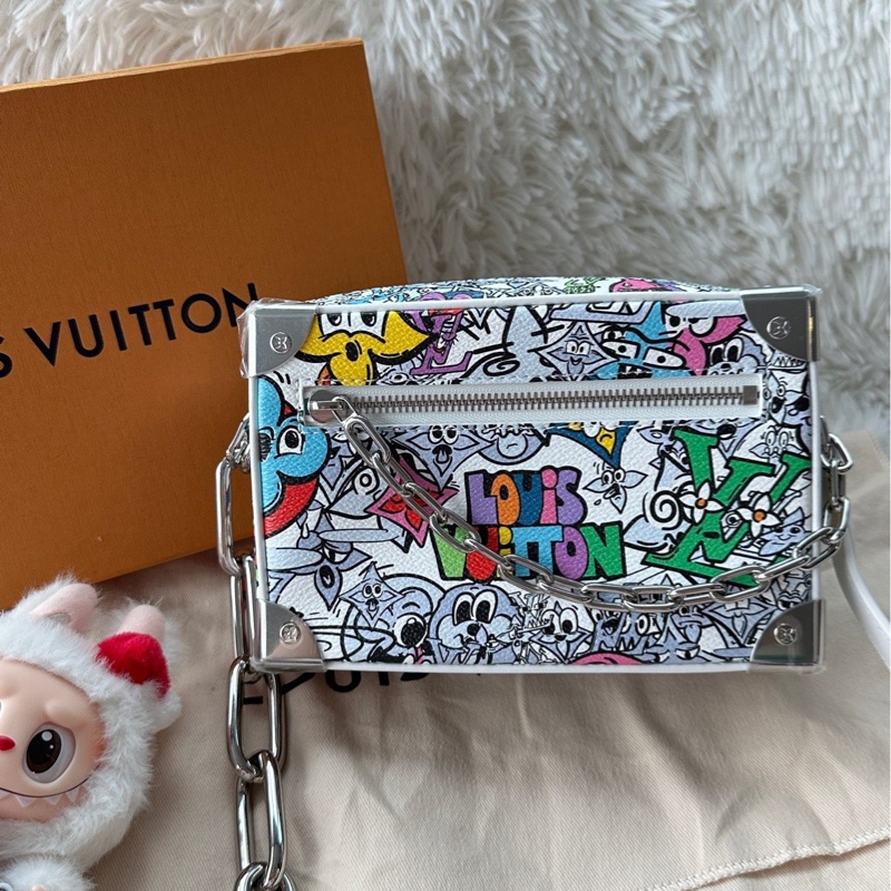 【配件：防塵袋 💕】LOUIS VUITTON LV SOFT TRUNK mini 宋仲基同款耶 方盒子 盒子包 塗鴉系列 手提 單肩 斜挎-0