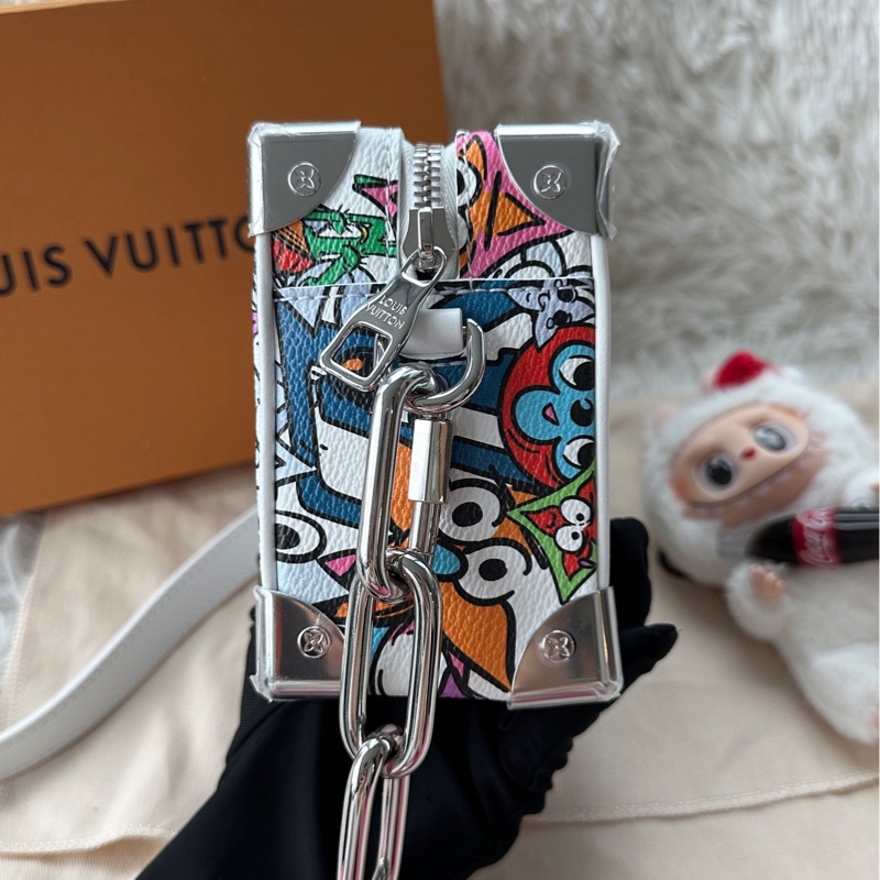 【配件：防塵袋 💕】LOUIS VUITTON LV SOFT TRUNK mini 宋仲基同款耶 方盒子 盒子包 塗鴉系列 手提 單肩 斜挎-2