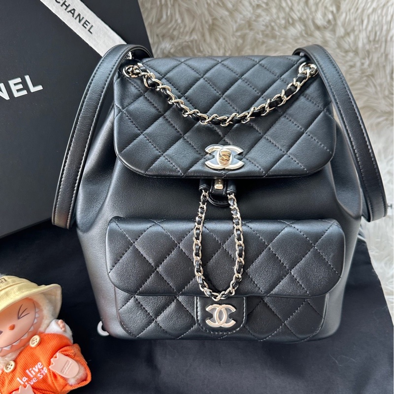 【配件：帶票大全套 💕】Chanel 24P duma 大號 背包 書包 雙肩包 黑金 黑色 金扣-0