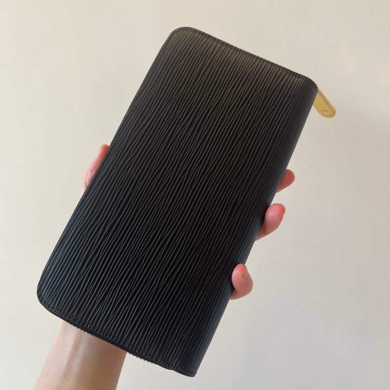 LV 黑Epi牛皮金釦ㄇ拉長夾M61857-6