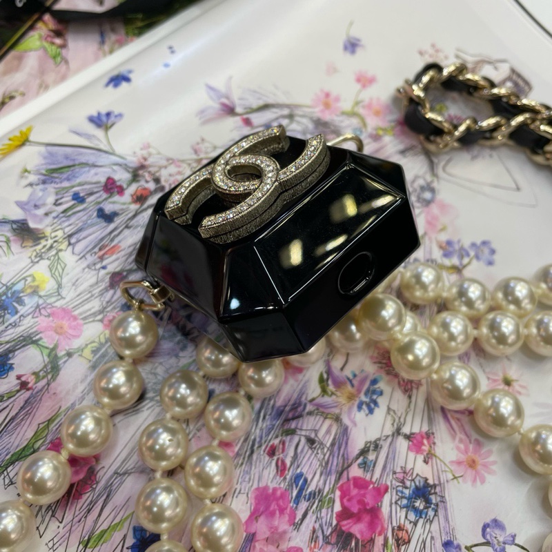 Chanel 全套 珍珠耳機包 金屬亞克力 鑽扣 耳機套 項鍊包 黑色-2