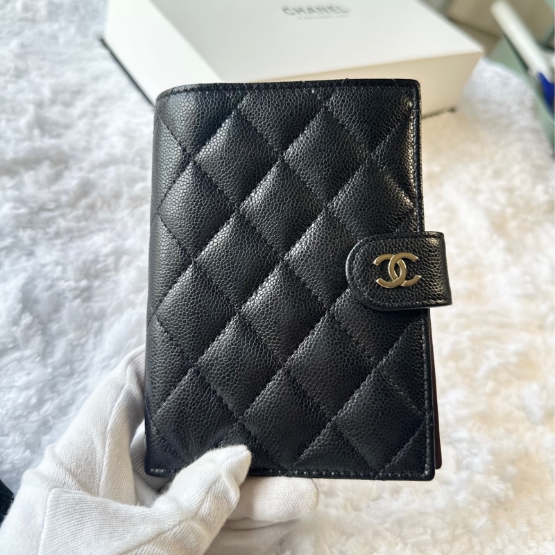 Chanel 護照夾荔枝金釦-3