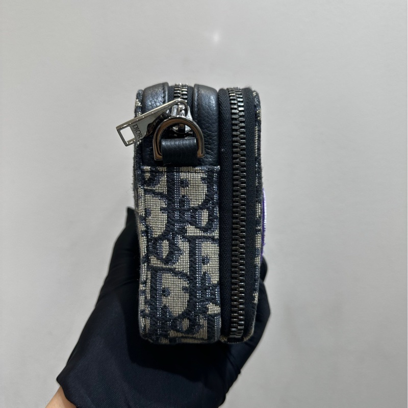 Dior Kenny Scharf聯名款藍色老花刺繡相機包 雙層格局內有卡位 可單肩斜挎-3