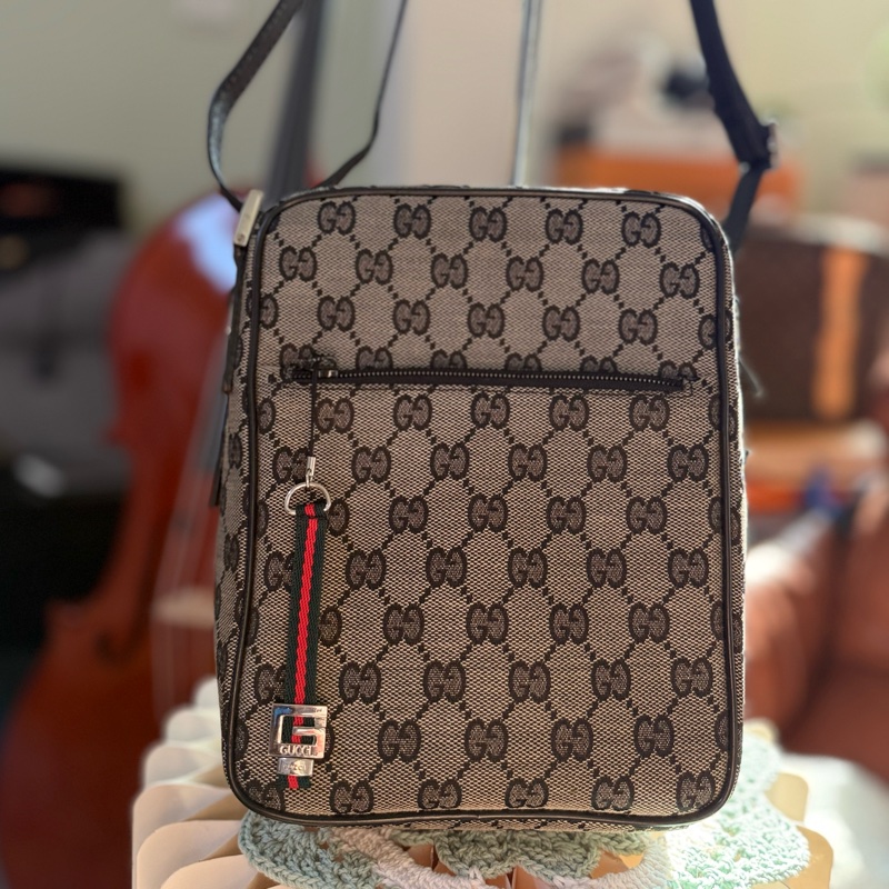 🌸 GUCCI 經典 GG Supreme 帆布斜背包|男女皆適用|二手經典精品-1