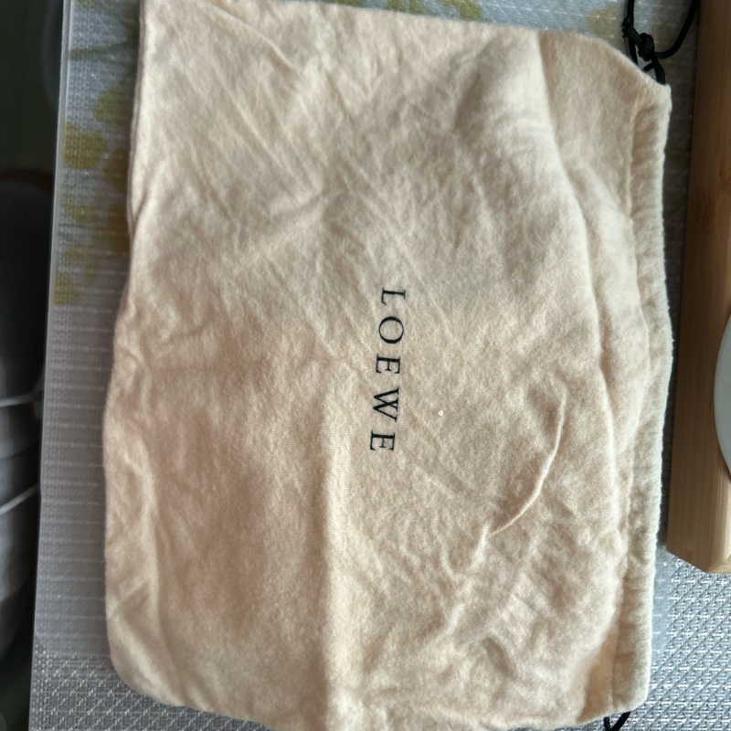 LOEWE 駝色 標誌迷你肩背包-14