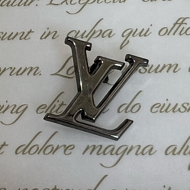 Louis Vuitton 銀色金屬胸針-3