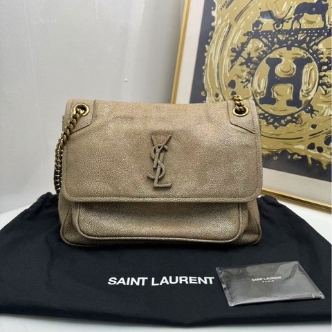 配件有塵袋喔🩷YSL Niki中號珍珠魚皮紋米色金扣 斜挎包單肩包
