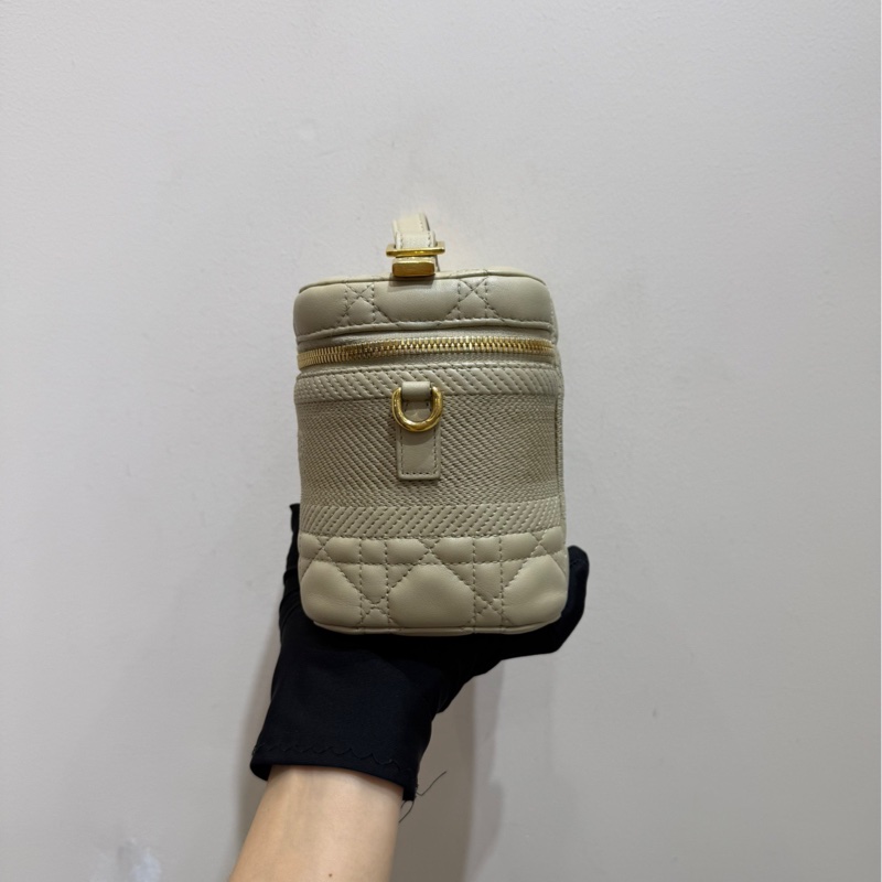 Dior vanity 奶茶色羊皮金扣盒子包化妝包小號 可手提和斜挎-4