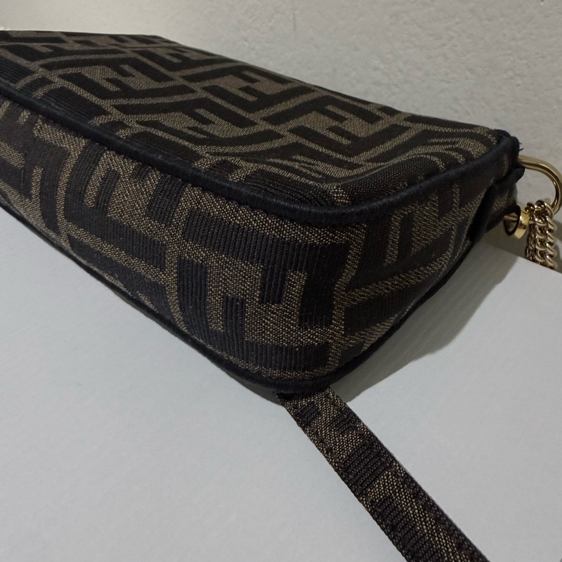 Fendi Baguette Mini經典款-4