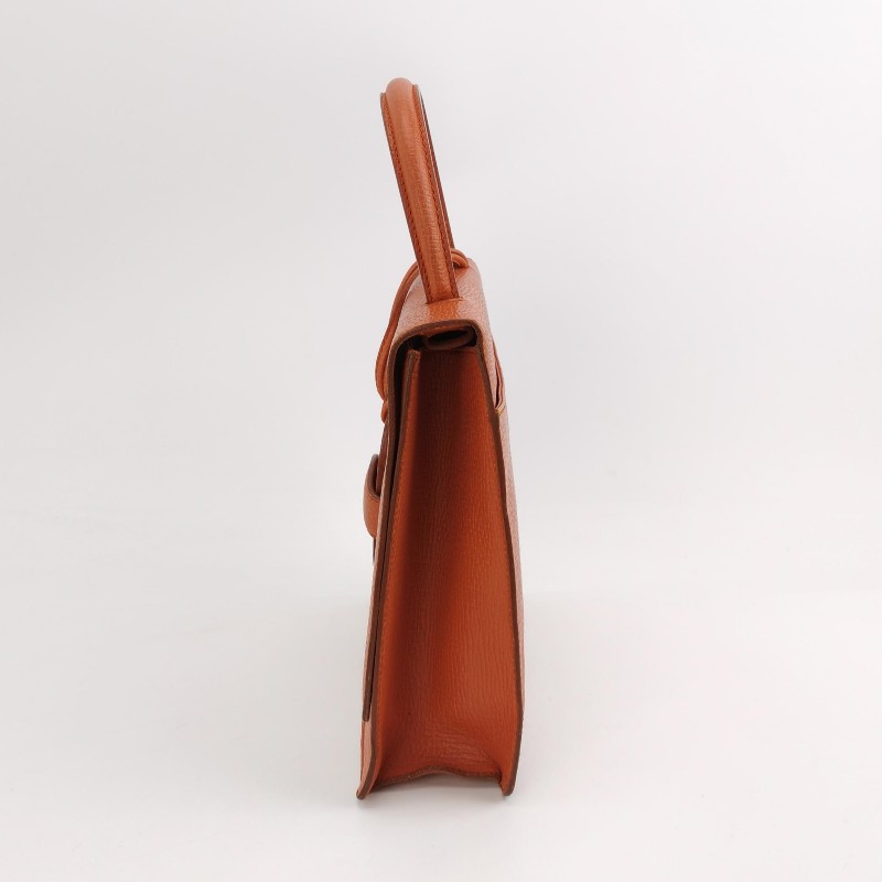 Loewe Barcelona牛皮純色三角形封扣斜挎包-2