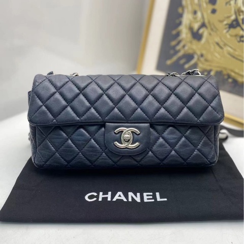 有塵袋🩷Chanel法棍 深藍色羊皮銀扣 斜挎包