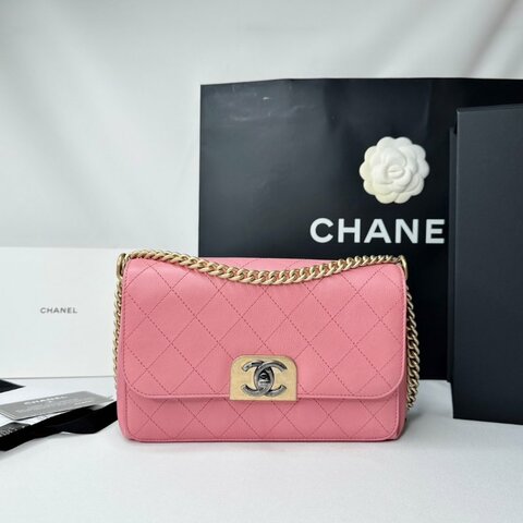 CHANEL 玫瑰粉金屬雙C肩背包】