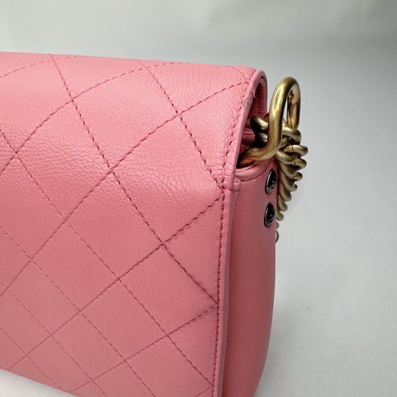 CHANEL 玫瑰粉金屬雙C肩背包】-7