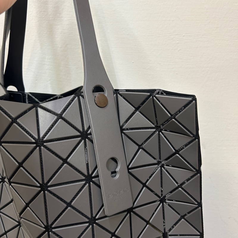 Issey Miyake BAo BAo 啞光灰塑料10*10手提肩背包-1