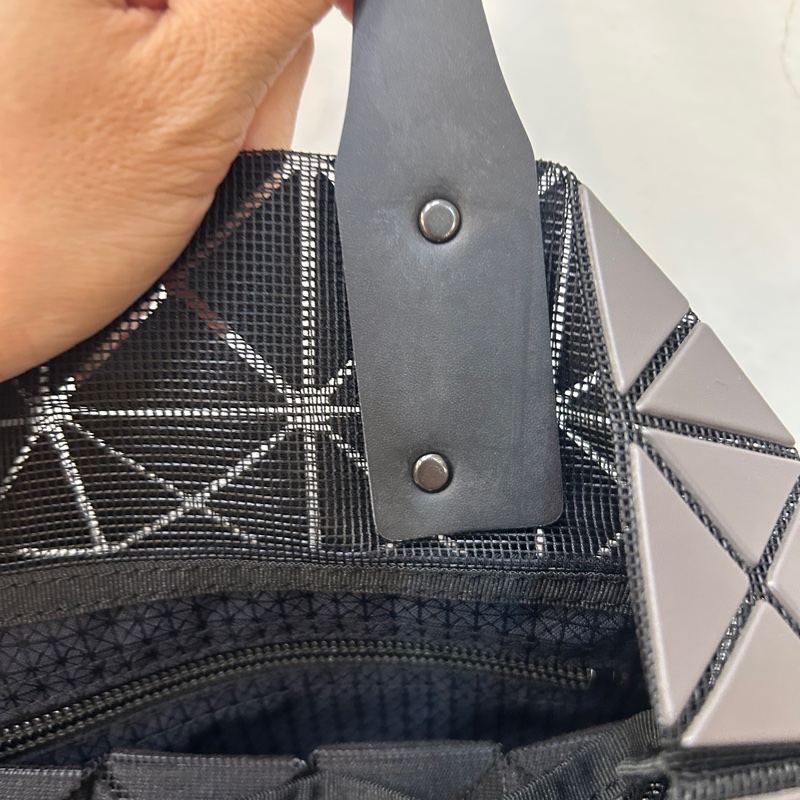 Issey Miyake BAo BAo 啞光灰塑料10*10手提肩背包-5