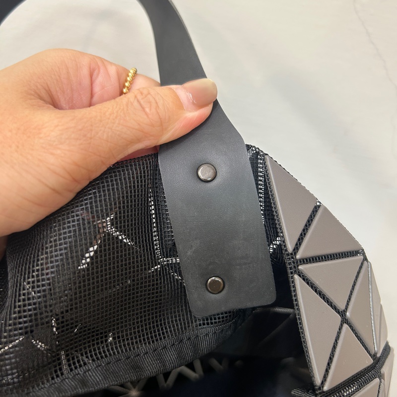 Issey Miyake BAo BAo 啞光灰塑料10*10手提肩背包-7