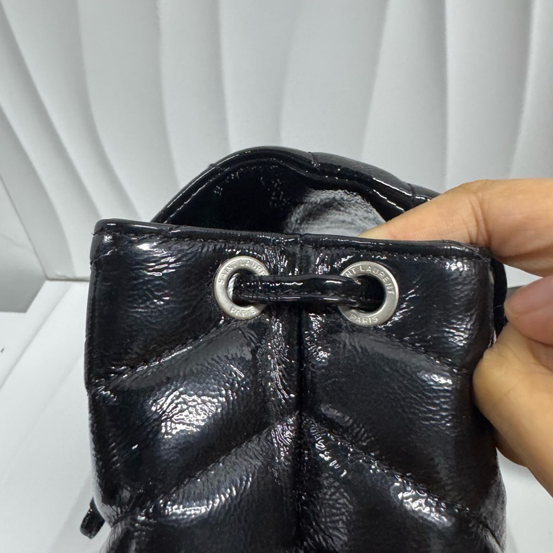 YSL 聖羅蘭黑銀V紋牛皮LouLou雙肩包,油臘皮-8
