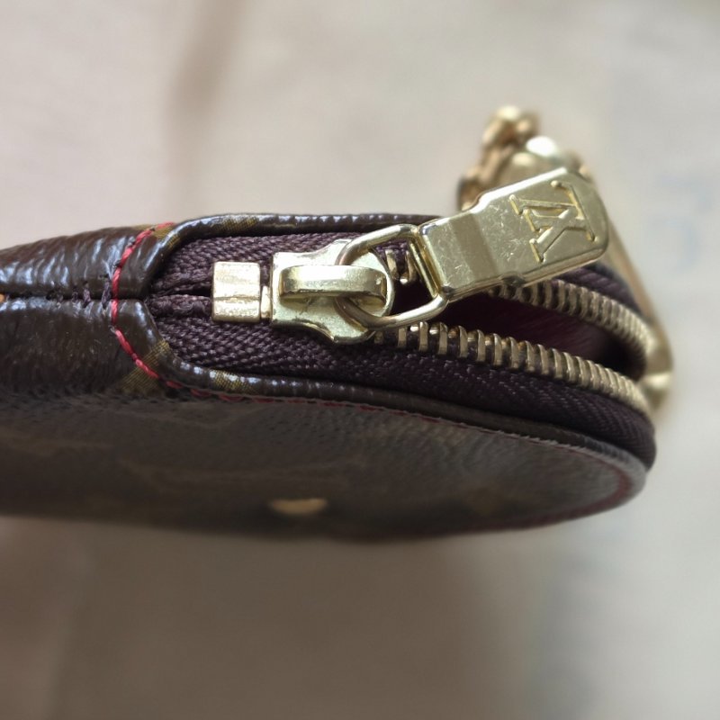 禮物，骨折價一天～ LV路易威登LOUIS VUITTON x Takashi Murakami村上隆櫻桃聯名款圓形零錢包吊飾限量收藏-6