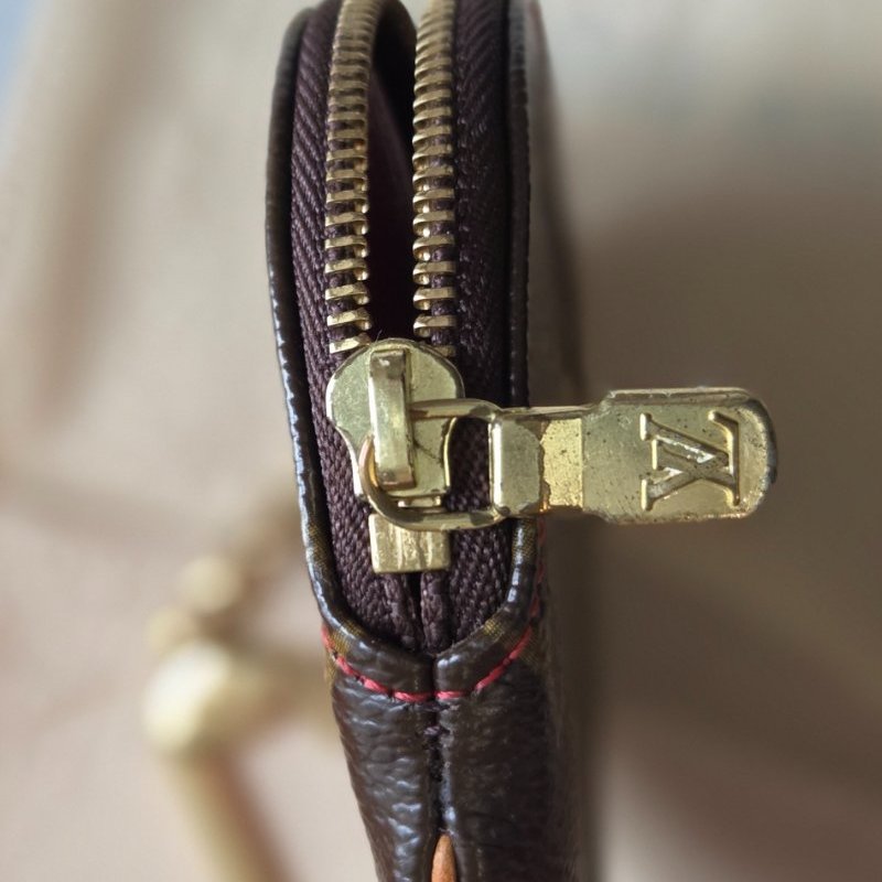 禮物，骨折價一天～ LV路易威登LOUIS VUITTON x Takashi Murakami村上隆櫻桃聯名款圓形零錢包吊飾限量收藏-7