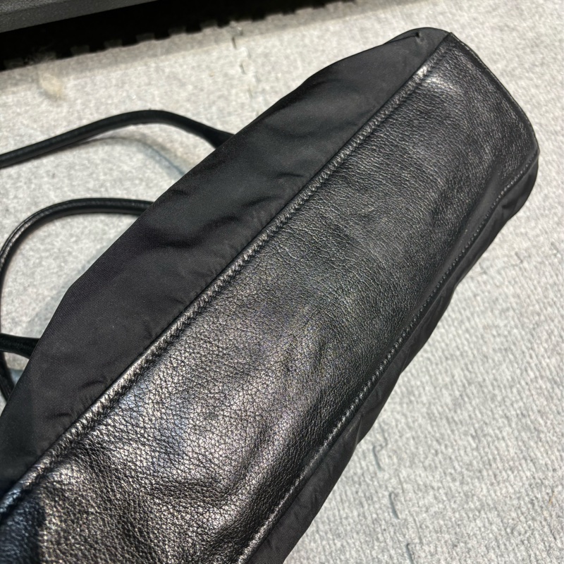 🏷️ Prada 肩背包-21