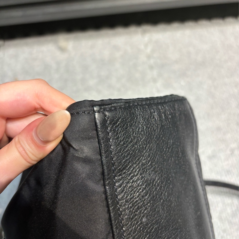 🏷️ Prada 肩背包-25