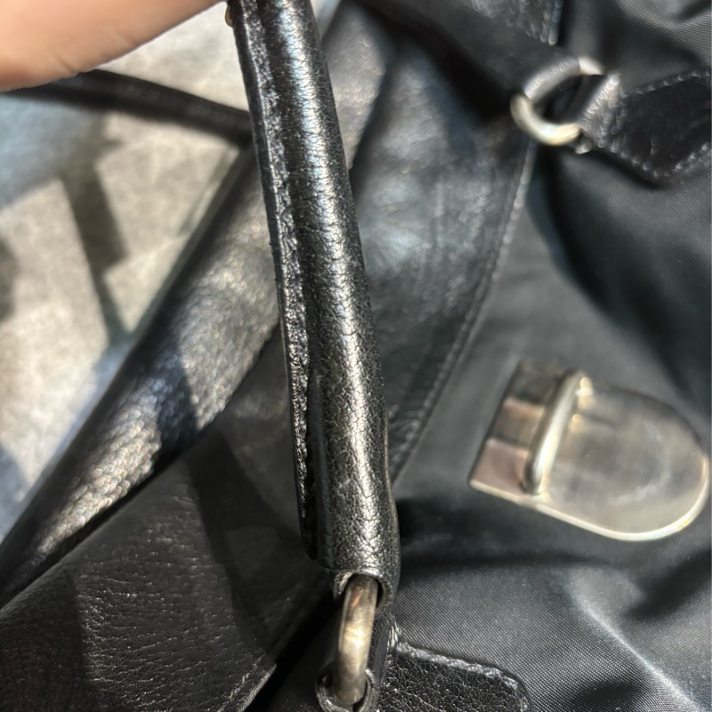 🏷️ Prada 肩背包-11