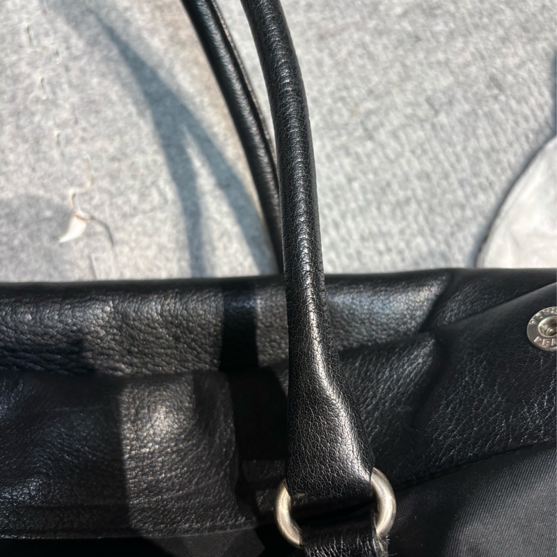 🏷️ Prada 肩背包-13