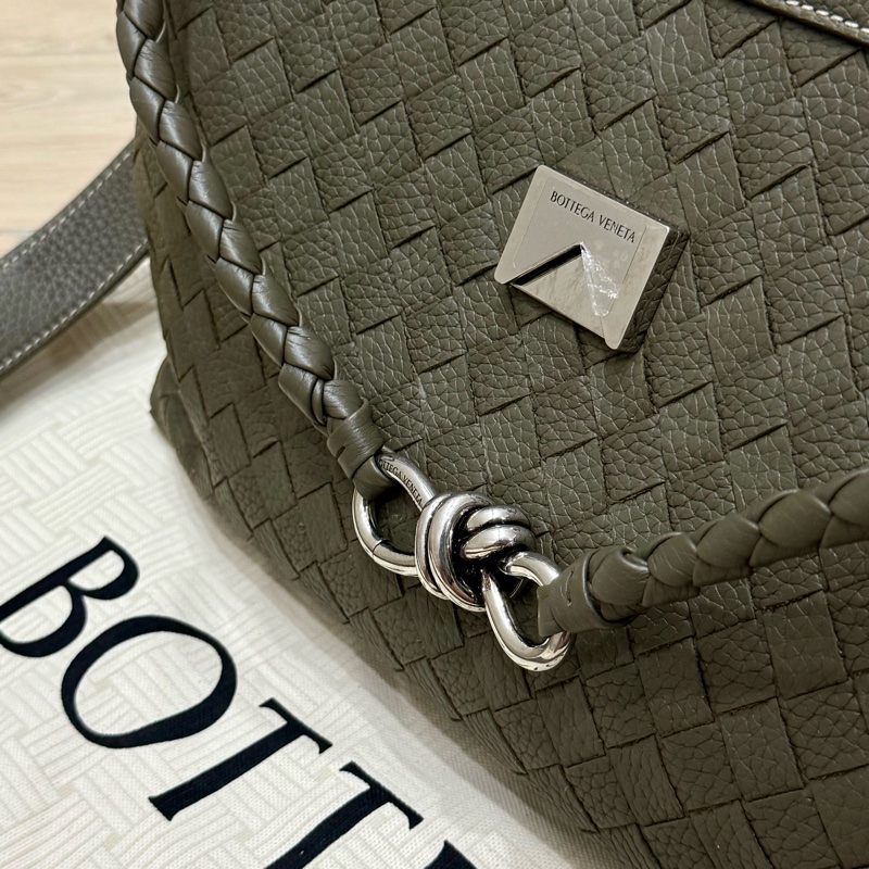 Bottega Veneta 柏樹綠 Andiamo Messenger-4