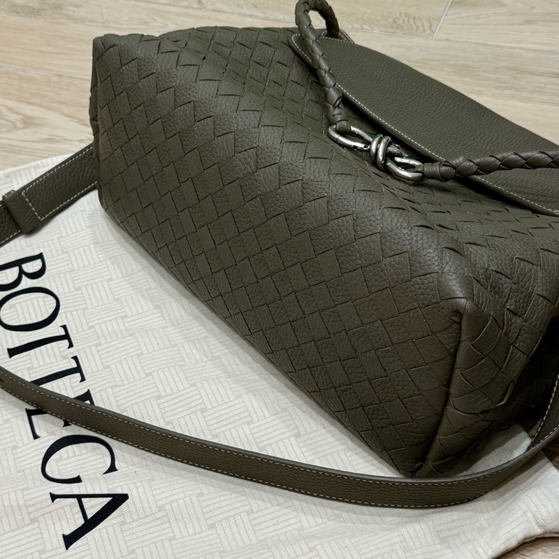 Bottega Veneta 柏樹綠 Andiamo Messenger-7