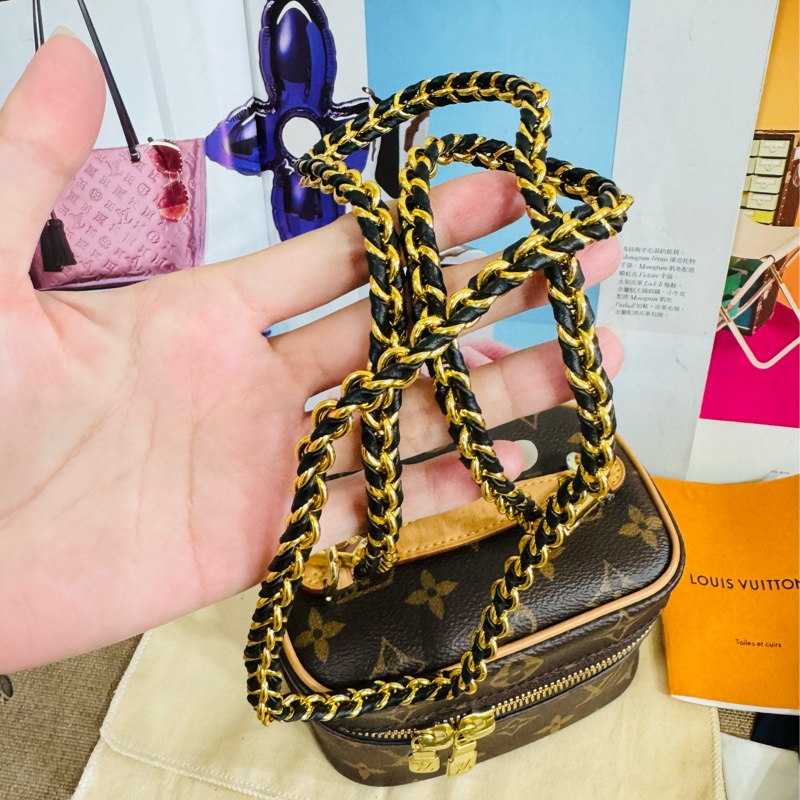 ✨售 二手真品 LV M44936 經典Monogram帆布 NICE NANO拉鍊迷你化妝箱-19