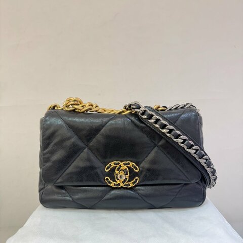 CHANEL黑羊皮金釦19包26cm