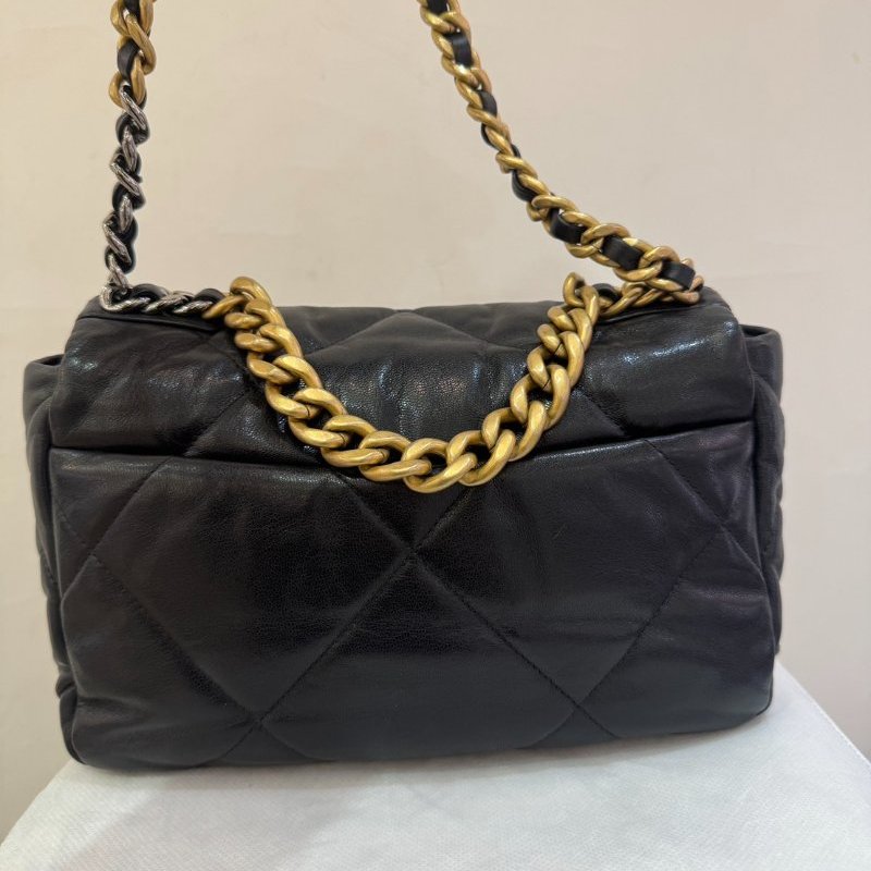 CHANEL黑羊皮金釦19包26cm-1