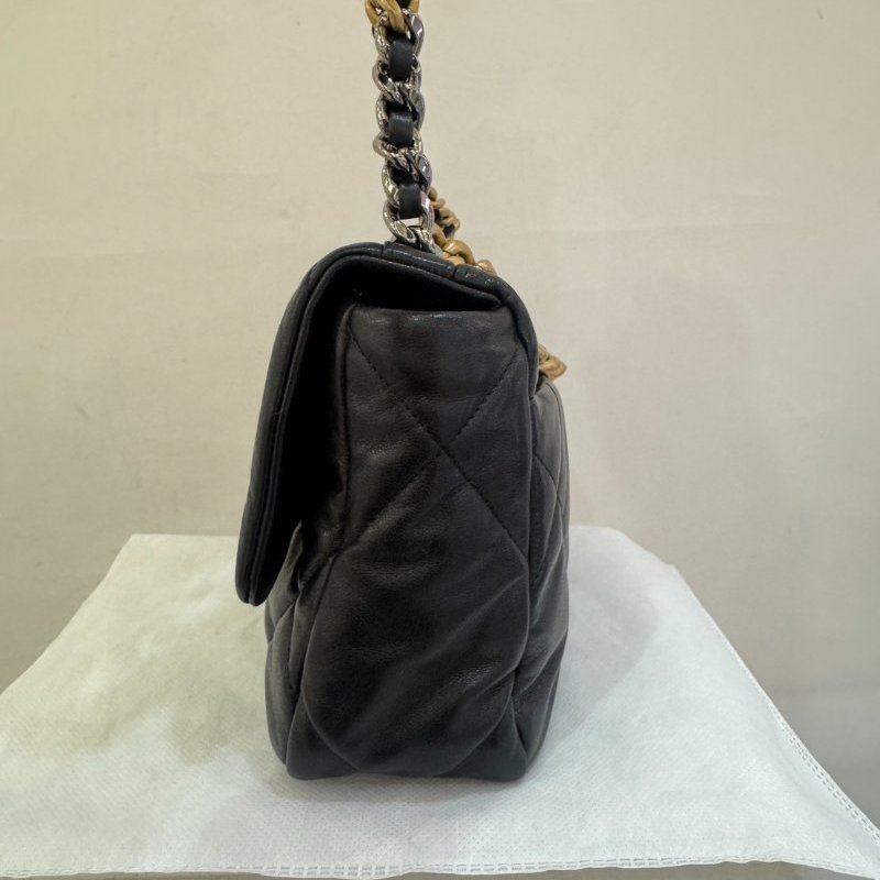 CHANEL黑羊皮金釦19包26cm-2