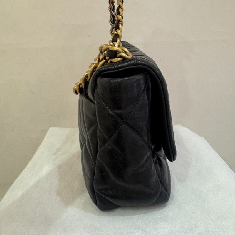CHANEL黑羊皮金釦19包26cm-3