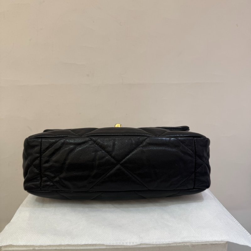 CHANEL黑羊皮金釦19包26cm-6