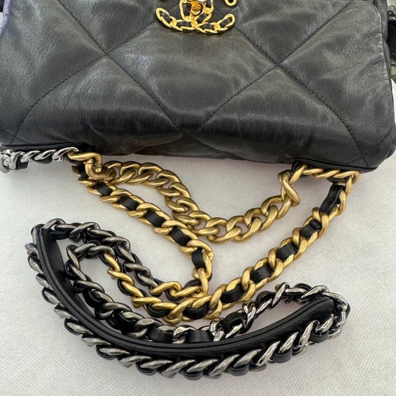 CHANEL黑羊皮金釦19包26cm-9