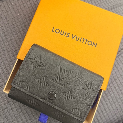LV壓紋三折短夾