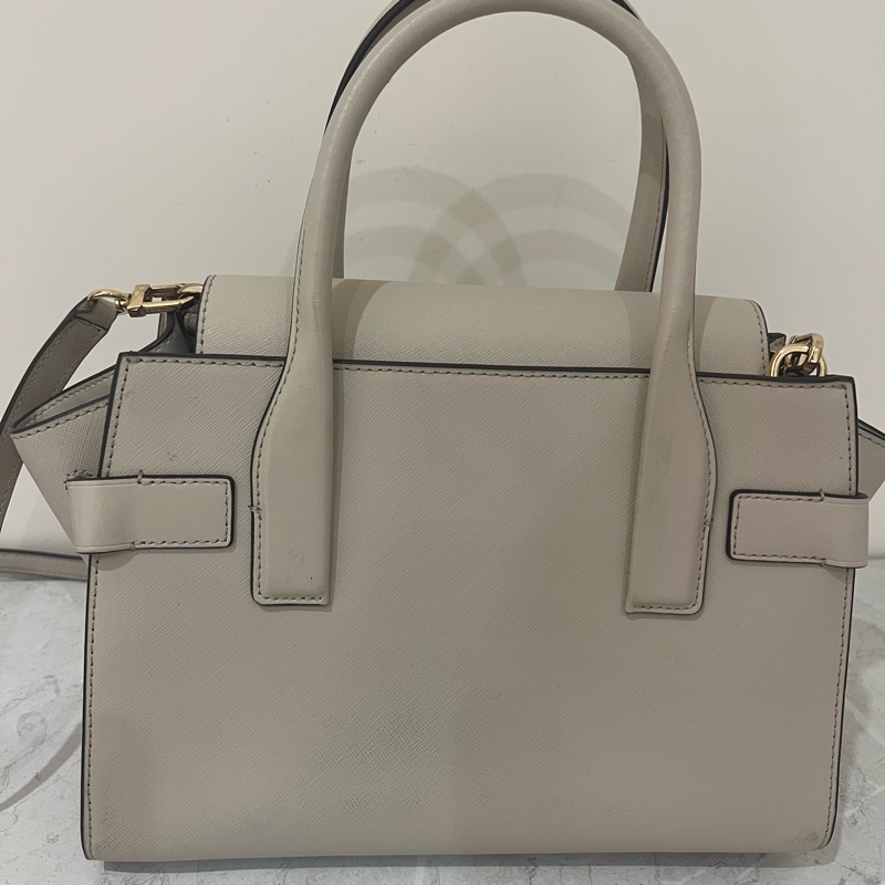 Michael Kors 皮革米灰色 肩背及側背包 9成新 除了背帶背面那有些使用痕跡外-4