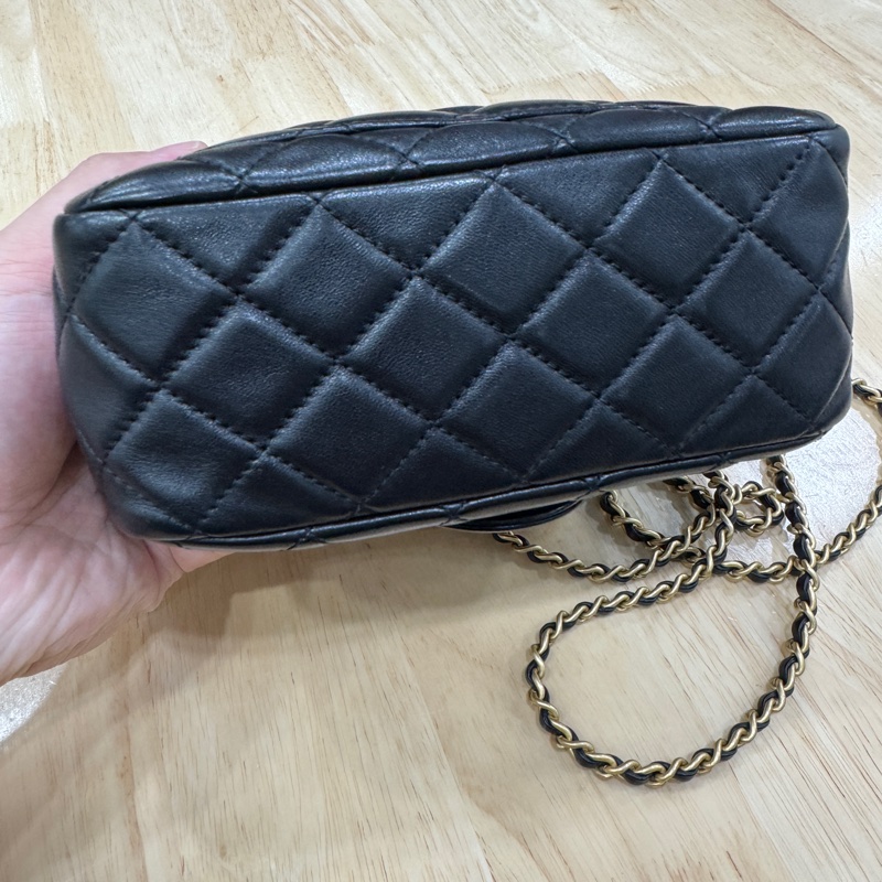 CHANEL香奈儿 22C 小金球方胖子 菱格衔缝皮穿链 亮面小羊皮 口盖包斜挎单肩包 迷你 女款 黑色-4