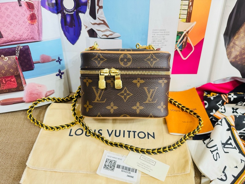 ✨售 二手真品 LV M44936 經典Monogram帆布 NICE NANO拉鍊迷你化妝箱-0