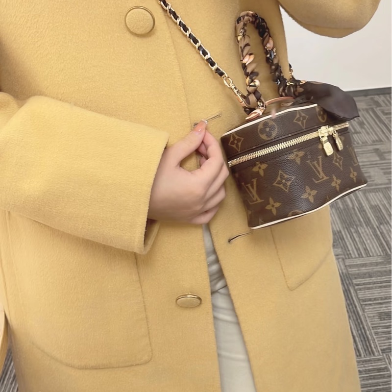 ✨售 二手真品 LV M44936 經典Monogram帆布 NICE NANO拉鍊迷你化妝箱-16