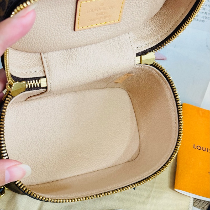 ✨售 二手真品 LV M44936 經典Monogram帆布 NICE NANO拉鍊迷你化妝箱-32