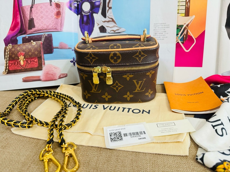 ✨售 二手真品 LV M44936 經典Monogram帆布 NICE NANO拉鍊迷你化妝箱-36