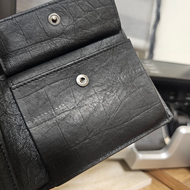 [ 超甜出清價❣️單純不想留] YSL黑釦對開短夾-5